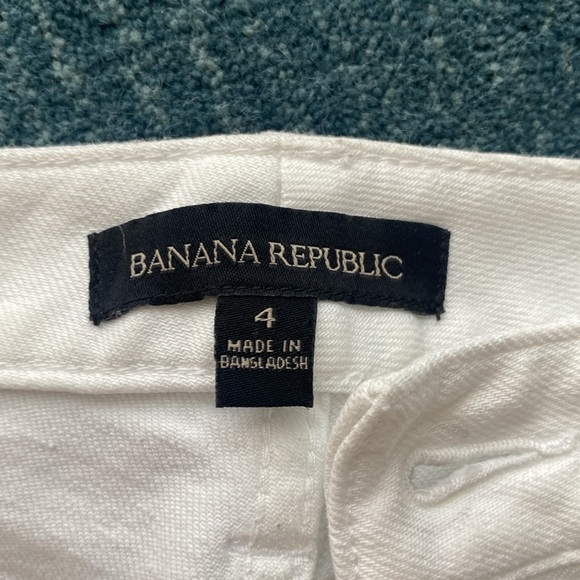 Only worn once white mini denim skirt from Banana Republic. - Picture 2 of 3